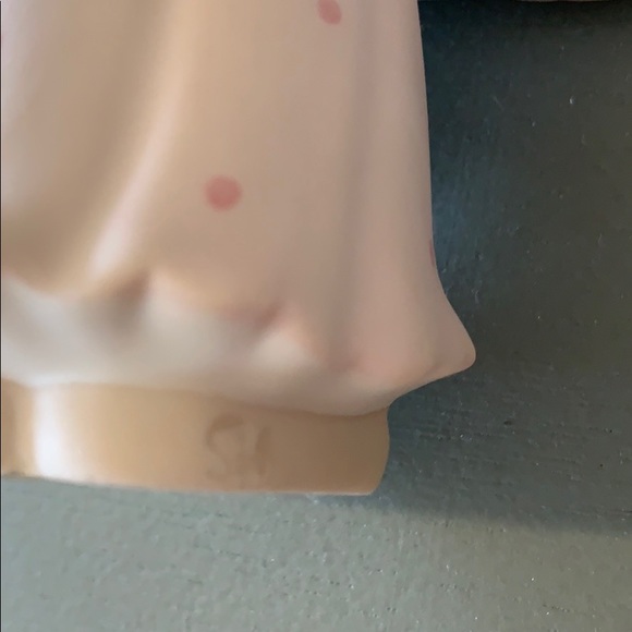 Precious Moment Club Figurines - Picture 5 of 6